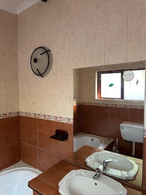 To Let 1 Bedroom Property for Rent in Heldervue Western Cape